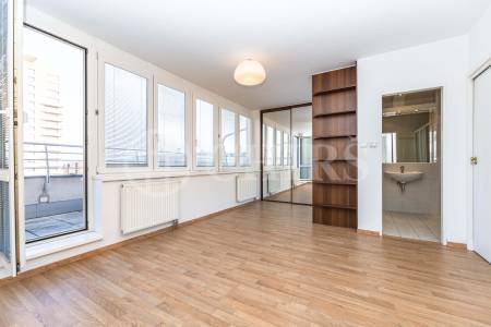 Prodej bytu 3+1, 138m2, balkon, 2x terasa, sklep a garážové stání, OV, ul. Sluneční nám. 2560/4, Praha 5 - Stodůlky