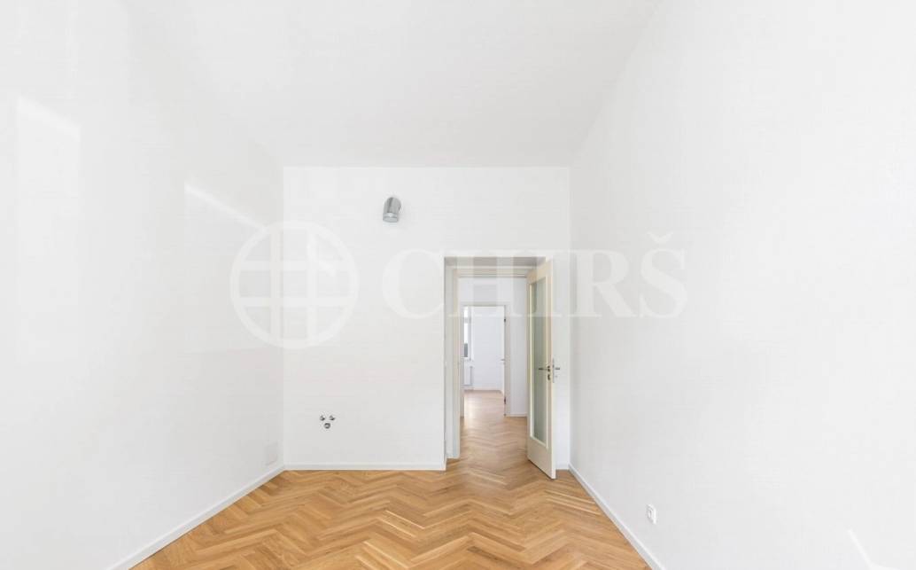 Prodej bytové jednotky 2+kk, OV, 43,2 m², ul. Na Výšinách 900/8, Praha 7 - Bubeneč