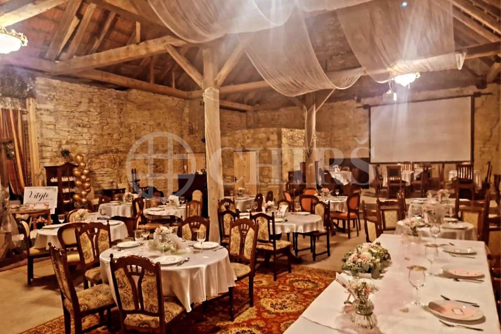 Pronájem restaurace, OV, 180m2, ul. Husovo nám., Hostivice