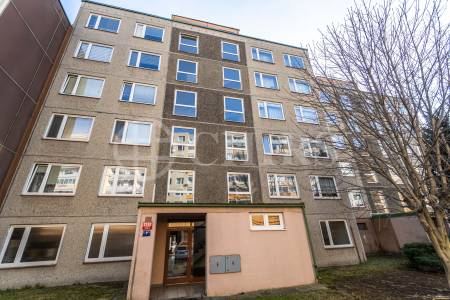 Prodej bytu 2+kk, 43m² se sklepem, OV, ul. Fingerova 2182/7, Praha 5 - Stodůlky