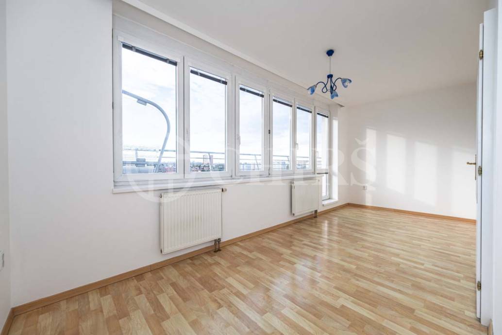 Pronájem bytu 4+kk s balkonem a dvěma terasami, OV, 115m², ul. Sluneční náměstí 2562/2, Praha 5 - Hůrka