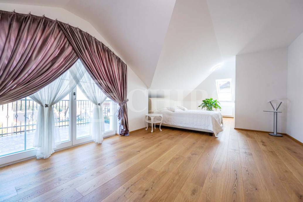 Prodej rodinného domu 5+kk, OV, 310m2 se zahradou, ul. Liliová 1095, Chýně, okr. Praha-západ