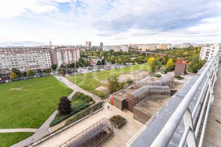 Pronájem bytu 4+kk s balkonem a dvěma terasami, OV, 115m², ul. Sluneční náměstí 2562/2, Praha 5 - Hůrka