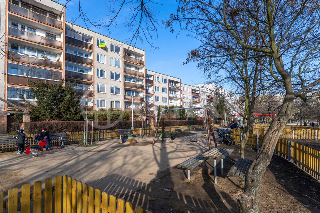 Prodej bytu 2+kk, 43m² se sklepem, OV, ul. Fingerova 2182/7, Praha 5 - Stodůlky