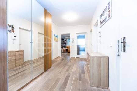 Prodej bytu 3+1 s lodžií, sklepem a garážovým stáním, OV, 105m², ul. Klausova 1360/13b, Praha 5 - Stodůlky