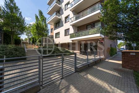 Prodej bytu 3+kk s dvěma balkony, OV, 83m2, ul. Hevlínská 495/3, Praha 5 - Zličín