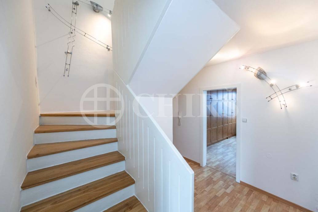 Pronájem bytu 4+kk s balkonem a dvěma terasami, OV, 115m², ul. Sluneční náměstí 2562/2, Praha 5 - Hůrka