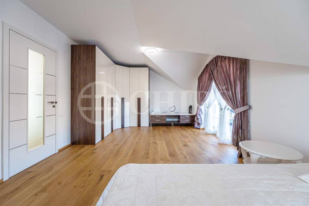 Prodej rodinného domu 5+kk, OV, 310m2 se zahradou, ul. Liliová 1095, Chýně, okr. Praha-západ