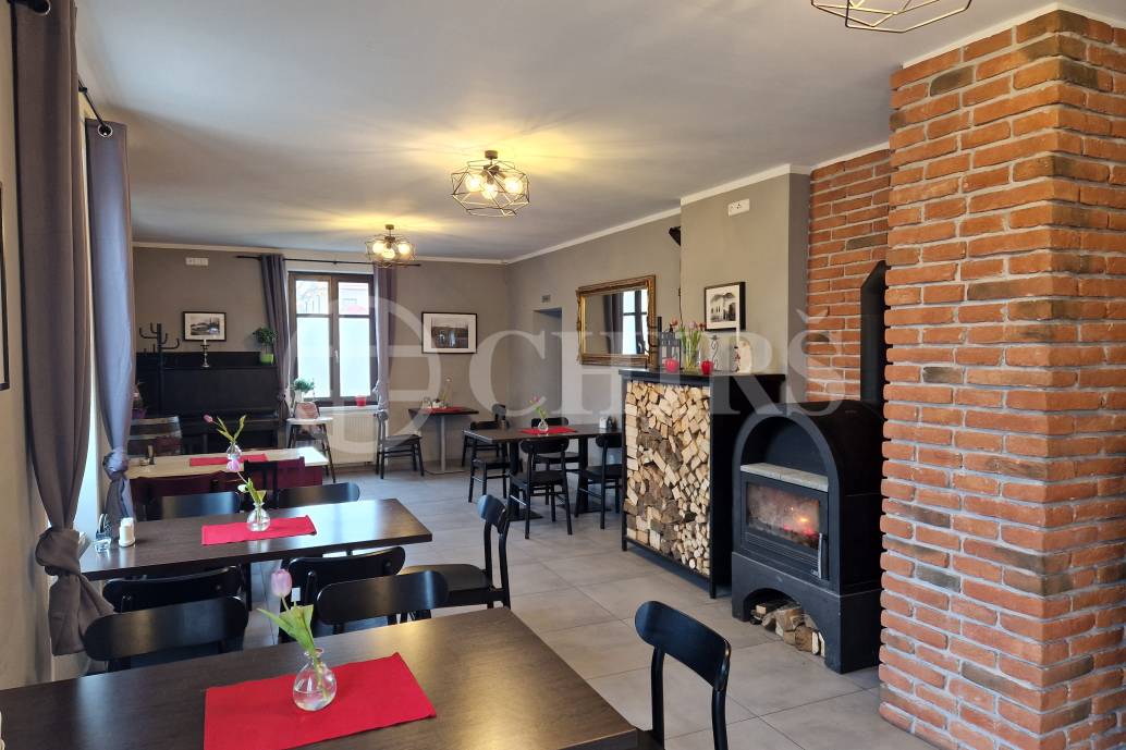 Pronájem restaurace, OV, 180m2, ul. Husovo nám., Hostivice