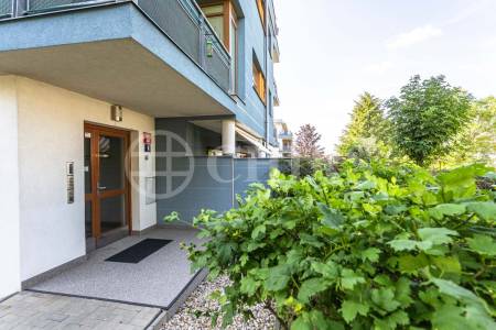 Prodej bytu 2+kk s balkonem, OV, 54m2, ul. Eberlova 1465/4, Praha 5 - Stodůlky