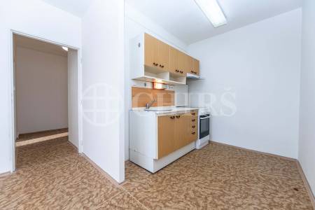 Prodej bytu 2+kk, 43m² se sklepem, OV, ul. Fingerova 2182/7, Praha 5 - Stodůlky