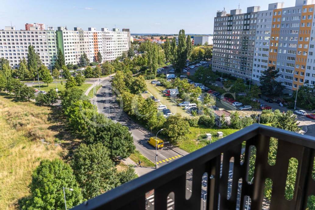 Pronájem bytu 2+kk s balkonem a garážovým stáním, OV, 67m2, ul. Mukařovského 3121/4, Praha 5 - Luka